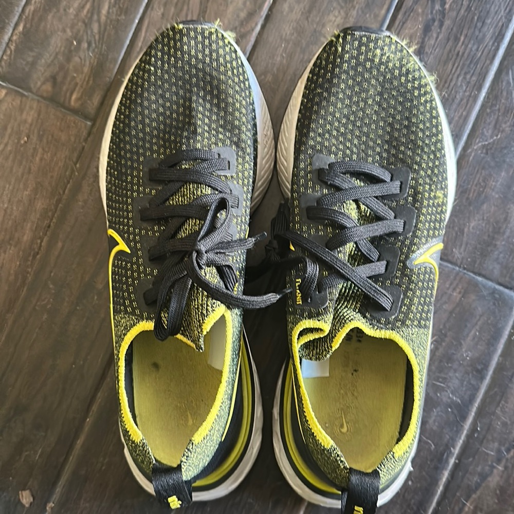 Nice condition mens nike running sneakers